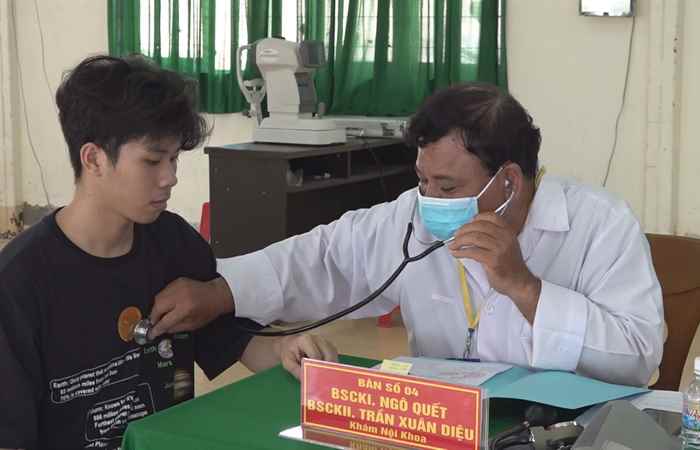 Trần Đề khám sức khoẻ nghĩa vụ quân sự cho Thanh niên