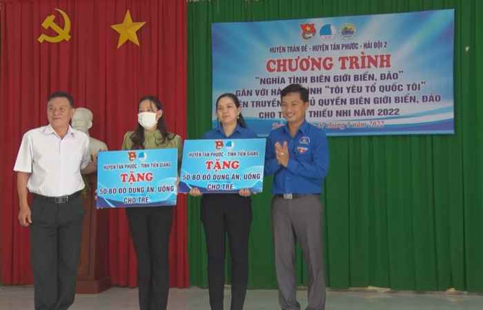 Trần Đề với chương trình nghĩa tình biên giới biển, đảo  