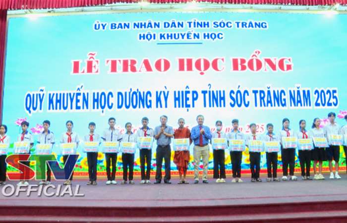 Trao 242 suất học bổng Quỹ Khuyến học Dương Kỳ Hiệp tỉnh Sóc Trăng năm 2025