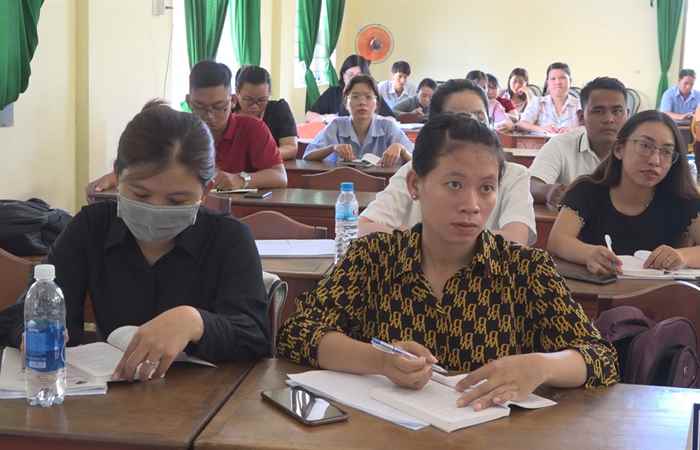  Mỹ Xuyên đã mở 11 lớp chính trị bồi dưỡng, đào tạo cán bộ 