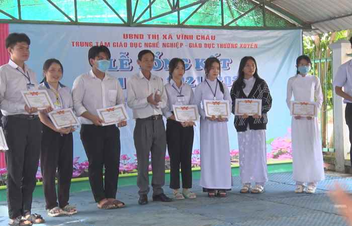 Vĩnh Châu: Trung tâm Giáo dục nghề nghiệp - Giáo dục thường xuyên tổng kết năm học 2021-2022