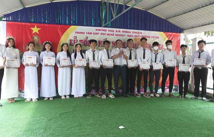 Vĩnh Châu: Trung tâm Giáo dục nghề nghiệp - Giáo dục thường xuyên tổng kết năm học 2023-2024
