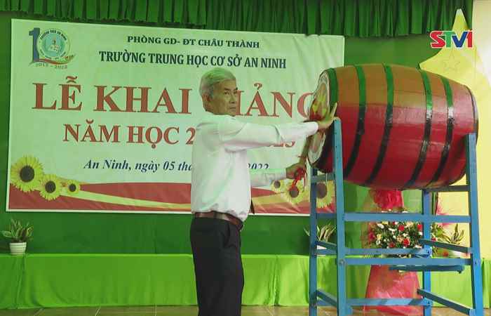 Trưởng Ban Tổ chức Tỉnh ủy Sóc Trăng dự khai giảng năm học mới tại trường THCS An Ninh