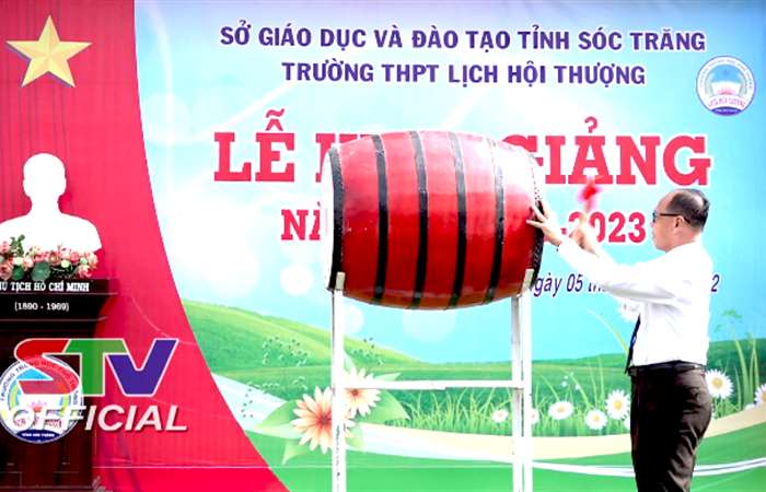 Trưởng Ban Tuyên giáo Tỉnh uỷ Sóc Trăng dự lễ khai giảng năm học mới tại trường THPT Lịch Hội Thượng 