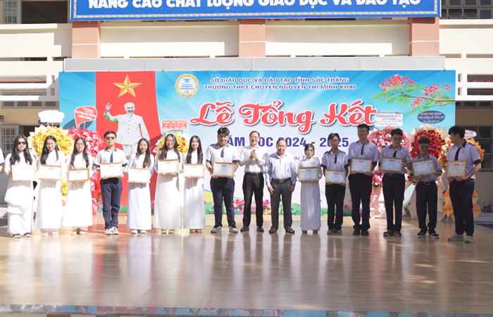 Trường THPT Chuyên Nguyễn Thị Minh Khai tổng kết năm học 2024-2025