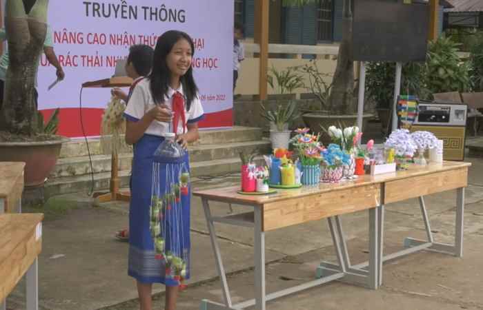 Kế Sách: Truyền thông nâng cao kiến thức về tác hại của rác thải nhựa cho học sinh