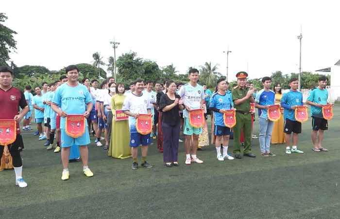 Vĩnh Châu: Giải bóng đá mừng ngày truyền thống Công an nhân dân 