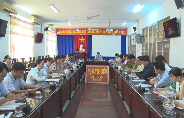 Vĩnh Châu: Lãnh đạo UBND Thị xã nghe báo cáo việc thực hiện chỉ tiêu tỷ lệ dịch vụ công trực tuyến  