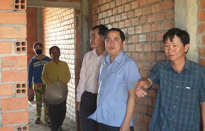 Vĩnh Châu: Bí thư Thị ủy kiểm tra công tác xây dựng Nhà ở thuộc Chương trình mục tiêu Quốc gia tại xã Vĩnh Hải