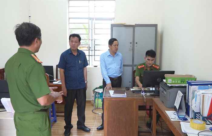 Vĩnh Châu: Bí Thư Thị uỷ kiểm tra thực hiện "90 ngày đêm" đăng ký kích hoạt Tài khoản định danh điện tử           