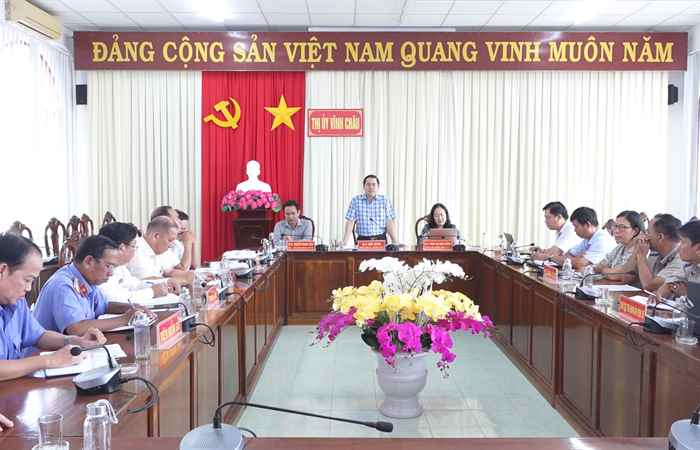 Bí thư Thị uỷ Vĩnh Châu làm việc với các cơ quan tư pháp thị xã       