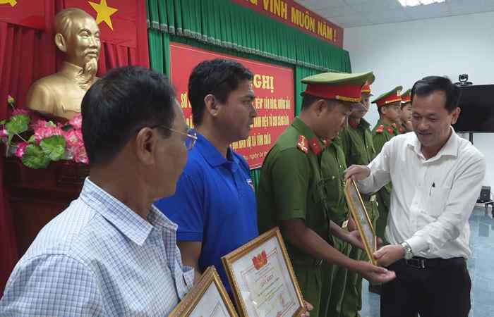 Vĩnh Châu sơ kết 60 ngày, đêm thực hiện cao điểm đăng ký kích hoạt định danh điện tử 