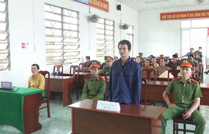Vĩnh Châu: Tòa án nhân dân thị xã xét xử lưu động vụ án tàng trữ trái phép ma túy
 